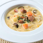 料理写真：ソーセージと野菜の牛乳スープ